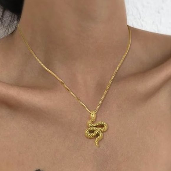 NEW Charmer Snake Layering Necklace - Picture 4 of 4